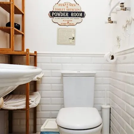 Romantic Near Opera With Air-conditioning Λβιβ