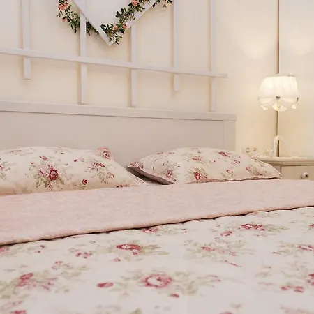 Romantic Near Opera With Air-conditioning Λβιβ